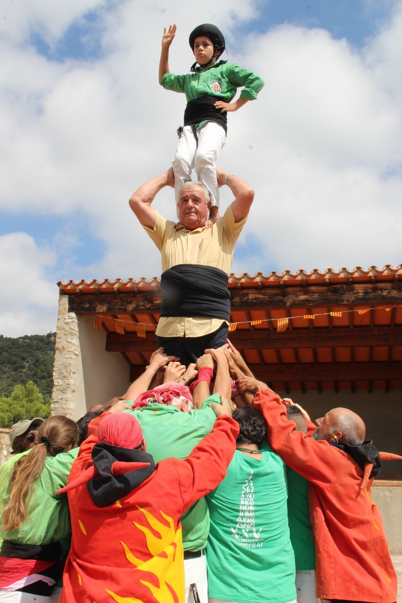Músics, falconers, castellers, banyetes.. pel català