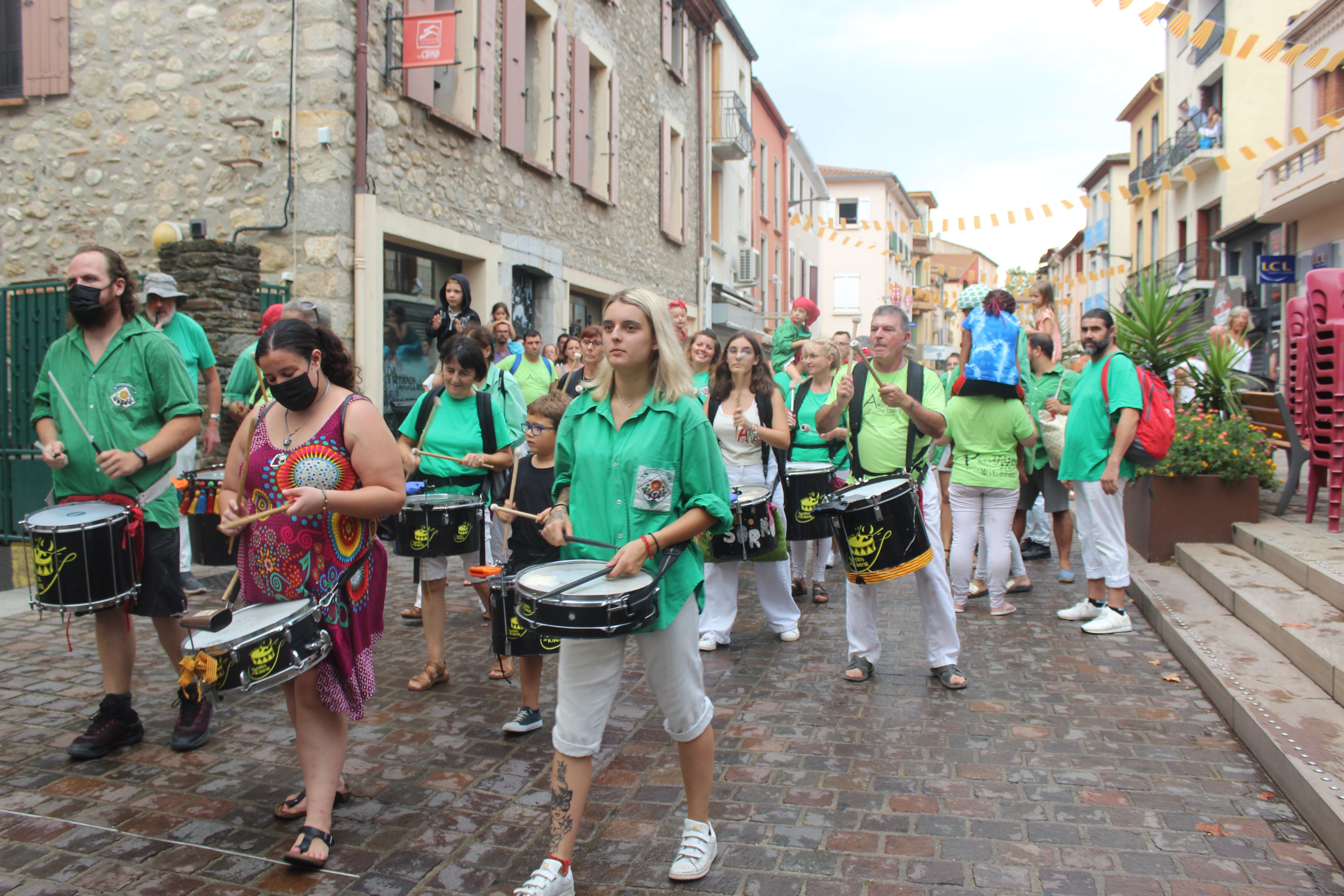 Percussions, castells i falcons a Argelers